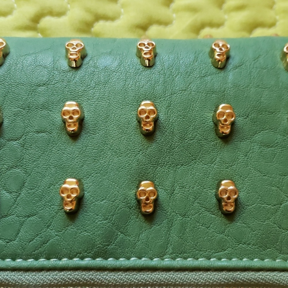 Urban Expressions Crossbody - Picture 2 of 4